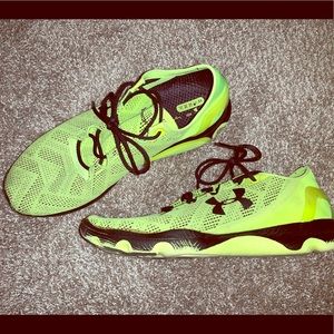 UNDER ARMOUR RUNNING SHOES SIZE 11 1/2